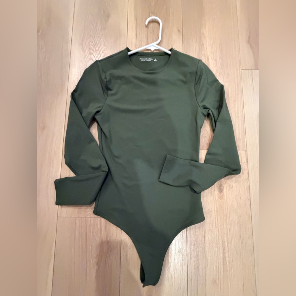 Abercrombie & Fitch Long-Sleeve Cotton-Blend Seamless Fabric Crew Bodysuit